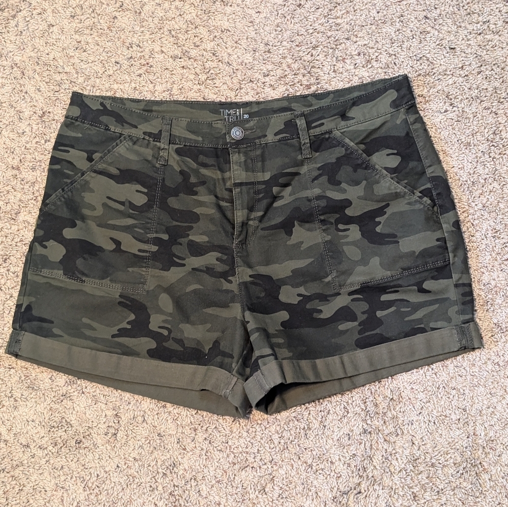 Time & Tru Camo Shorts with Roll-up Hem SZ 20